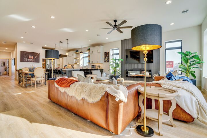 1 Block to Lake City Marina: Condo w / Rooftop Deck