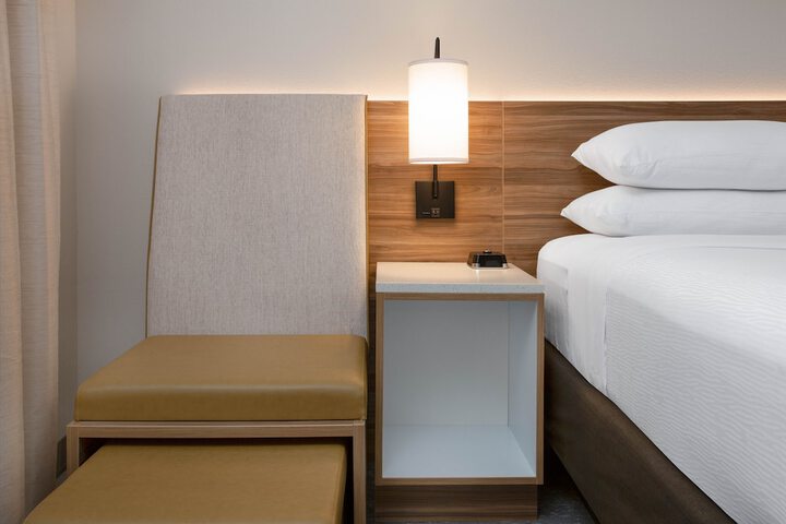 Room 8 of 34