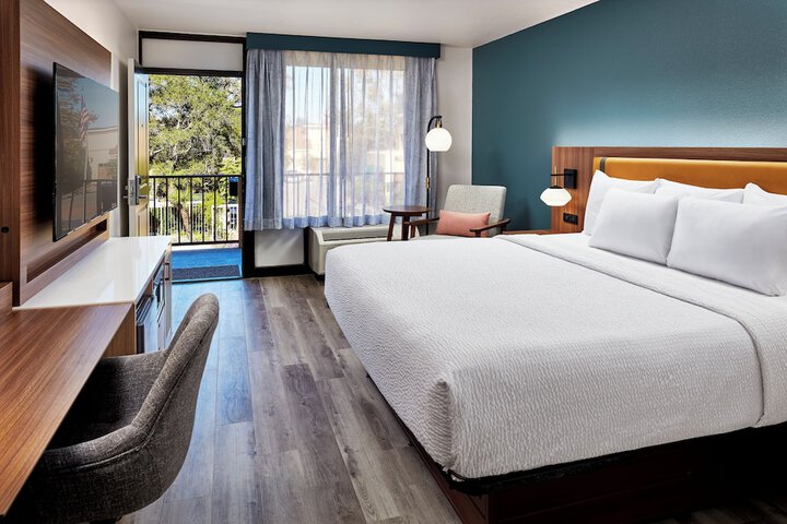 La Quinta Inn & Suites by Wyndham Thousand Oaks-Newbury Park