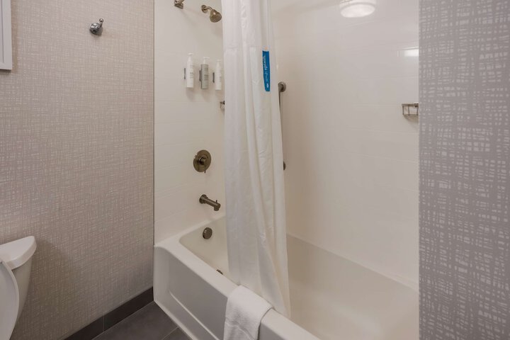 Hampton Inn & Suites Fredericksburg-at Celebrate Virginia