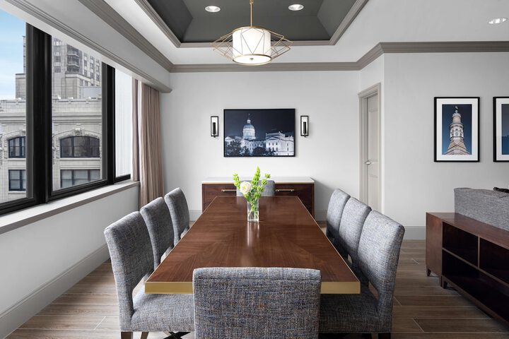 Hilton Indianapolis Hotel & Suites