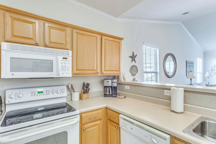 5 Mi to Shore: Condo w / Patio in Sunset Beach!