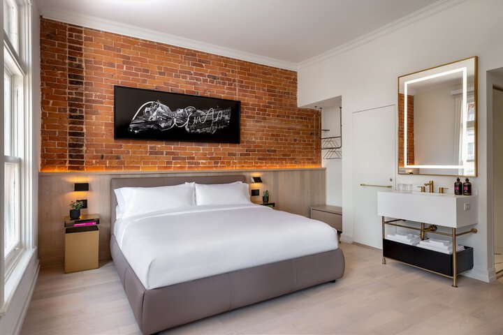 Room 53 of 69