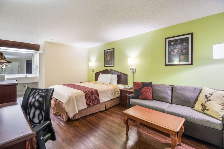 Room 32 of 44