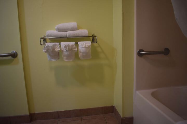 Room 10 of 33