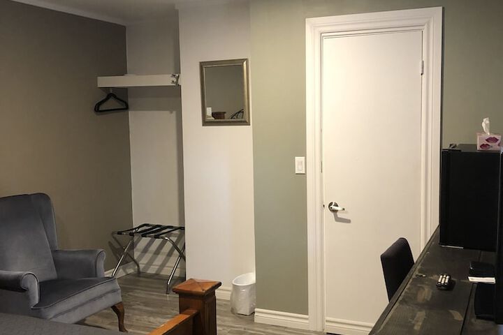 Room 46 of 65
