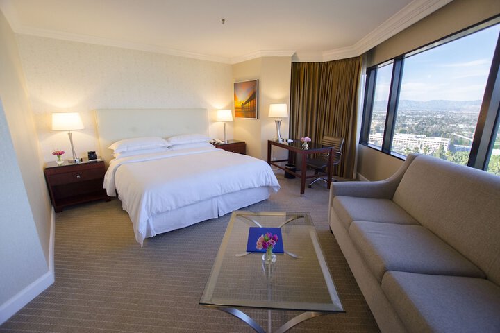 Room 34 of 83