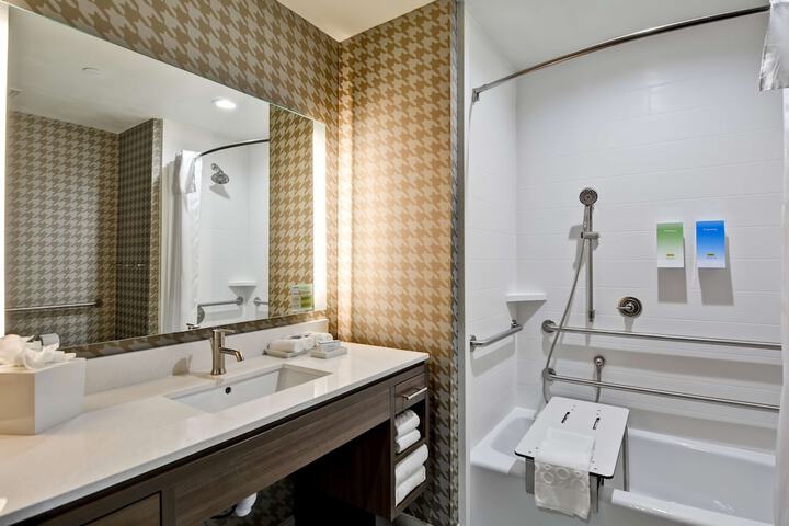 Room 34 of 47