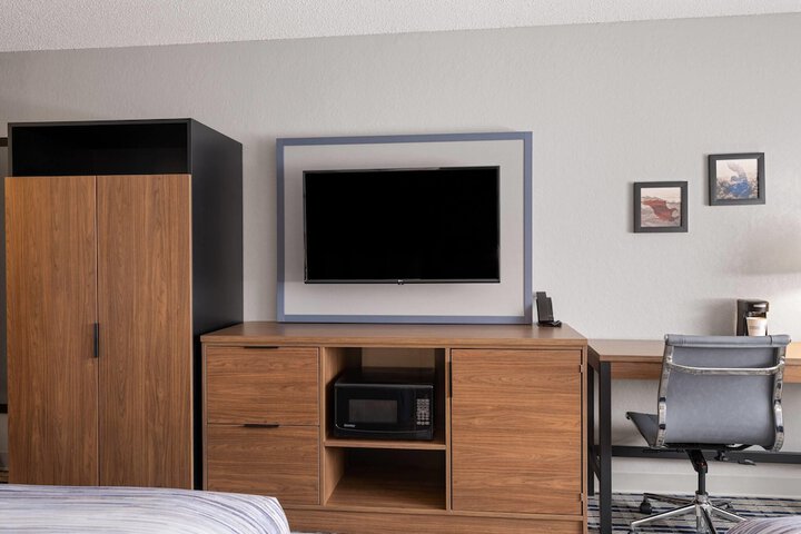 AmericInn by Wyndham Alexandria