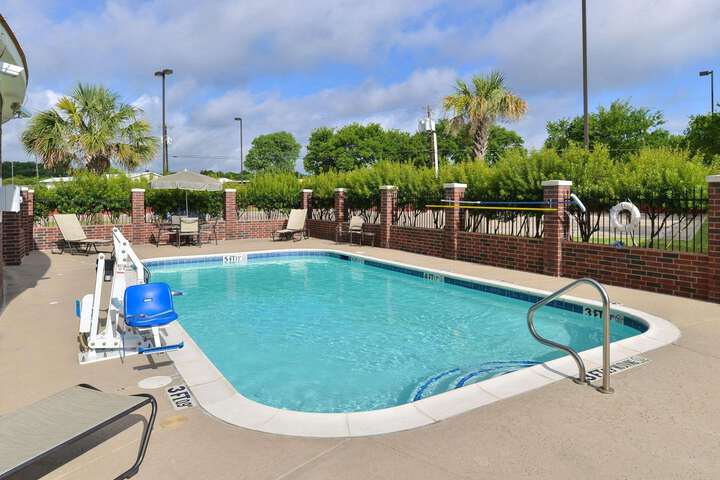 Comfort Inn & Suites (Formerly Executive Inn & Suites Mexia)