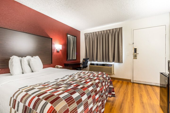 Room 27 of 32