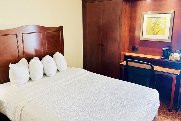 Room 23 of 32