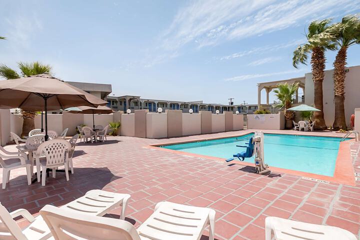 Pool 11 of 29