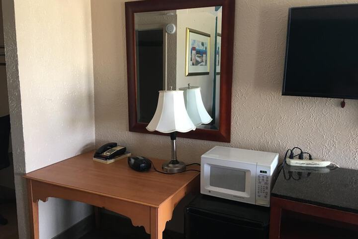 Room 27 of 46