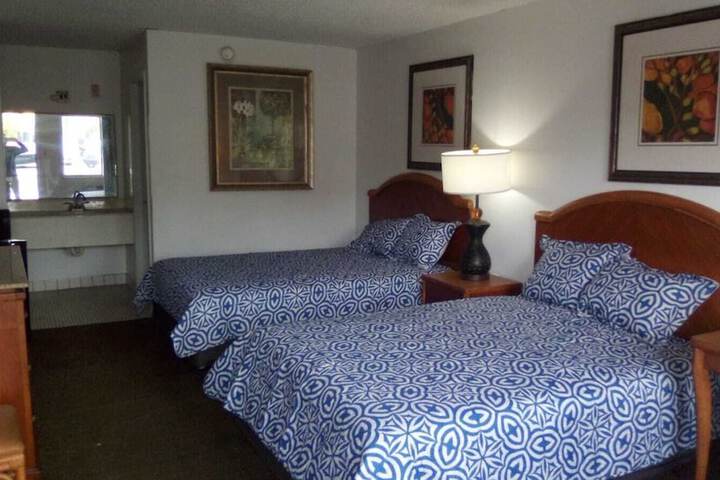 Room 10 of 12