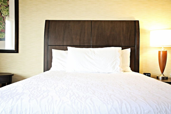 Room 27 of 85