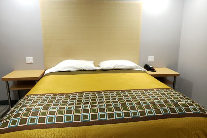 Room 13 of 20