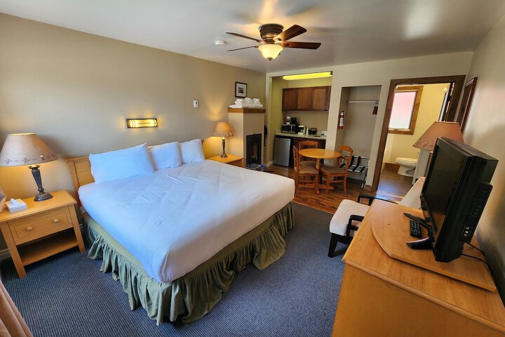 Aspen Village Inn