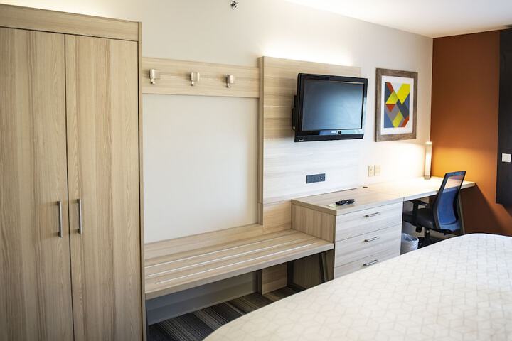 Holiday Inn Express & Suites Sedalia by IHG