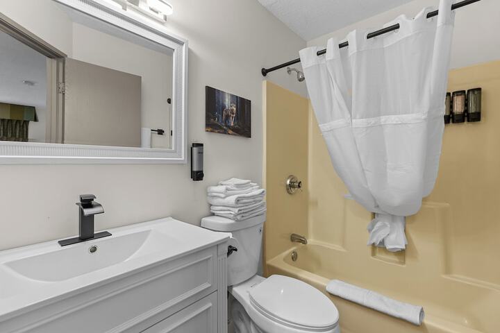 Nisswa Hotel and Suites
