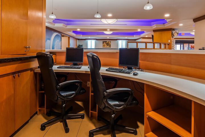 Business Center 31 of 32