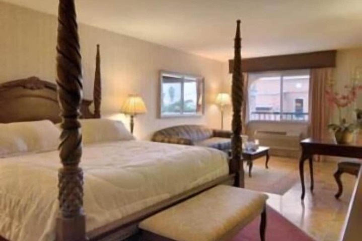 Room 6 of 23