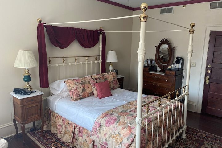Room 70 of 92