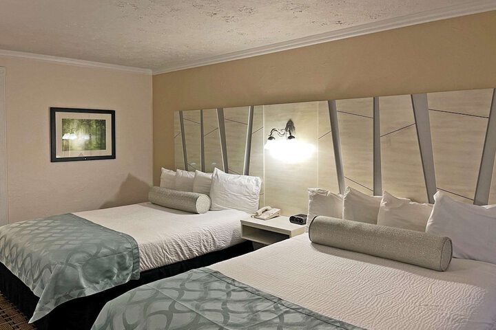 Room 40 of 48