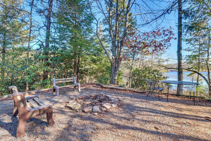 Near Skiing: Lakefront Gem w / Kayaks in Long Pond