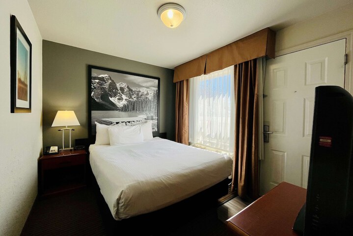 Room 28 of 69