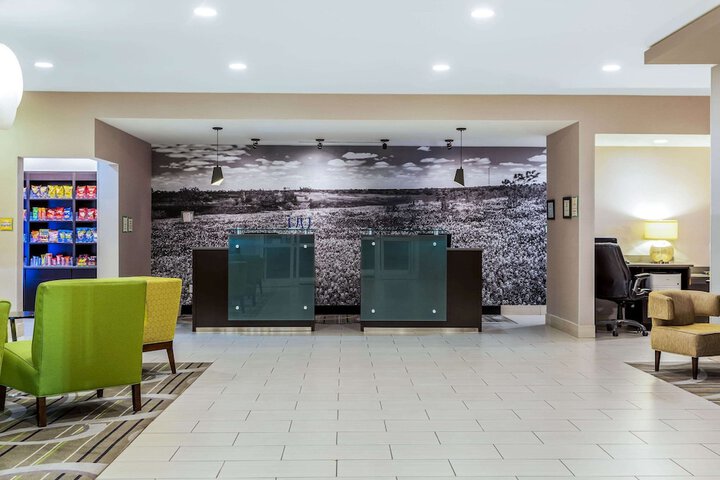 Hotel Interior 8 of 28