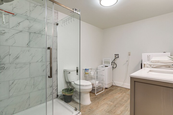Walk to Beach & Lake Access: Cozy Redmond Apt!