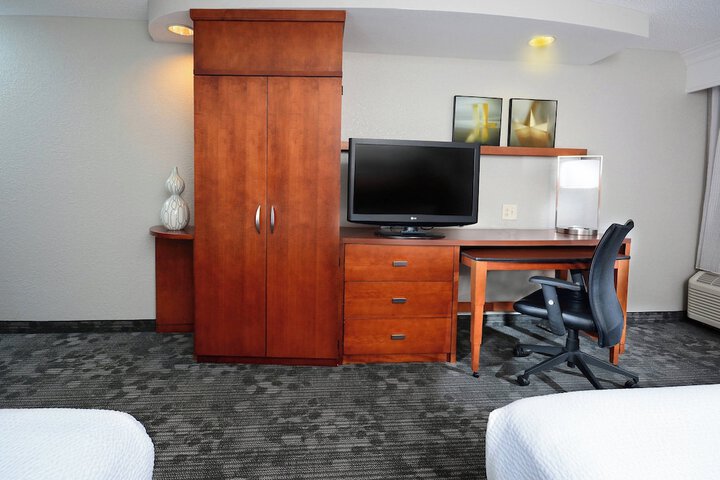 Room 21 of 38