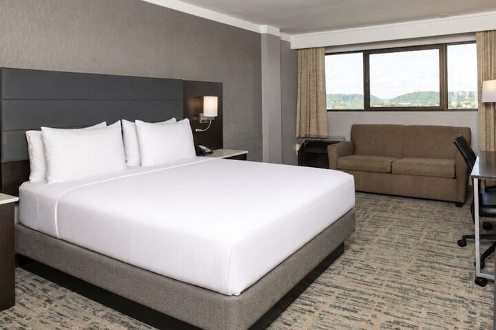 Crowne Plaza Knoxville Downtown University by IHG