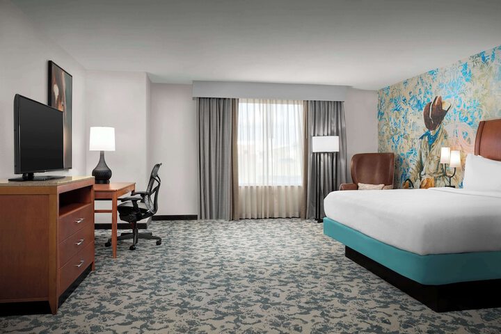 Room 9 of 18