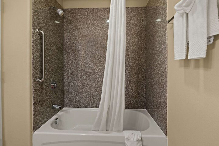 Room 16 of 35