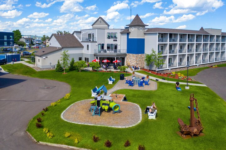Park Point Marina Inn