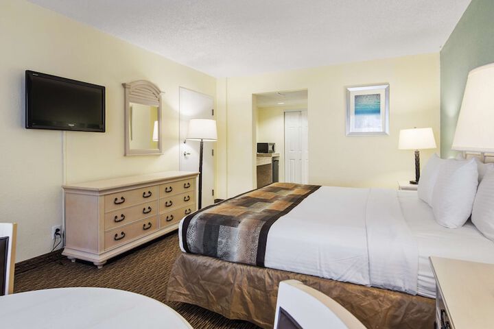 Room 6 of 24
