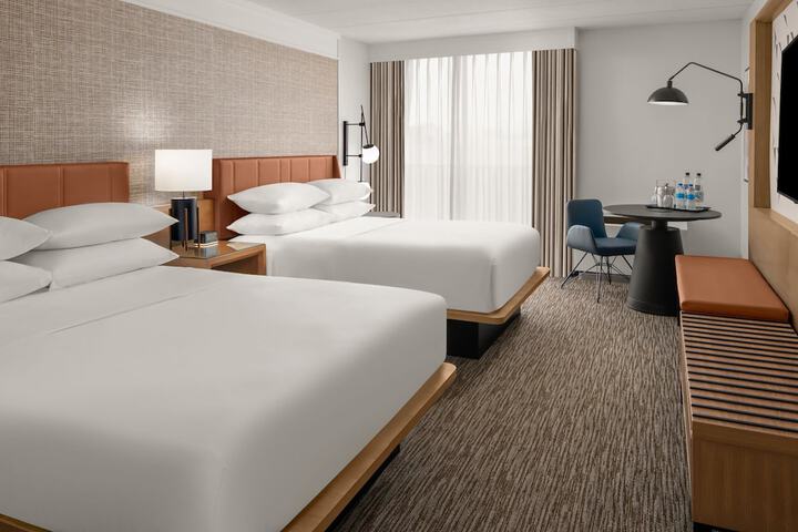 Sheraton Milwaukee Brookfield Hotel