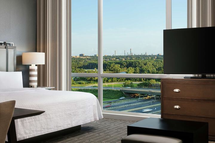 Room 32 of 42