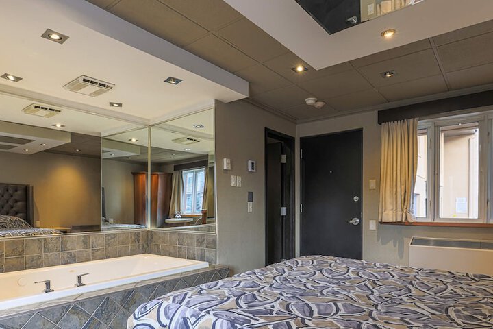 Room 22 of 48
