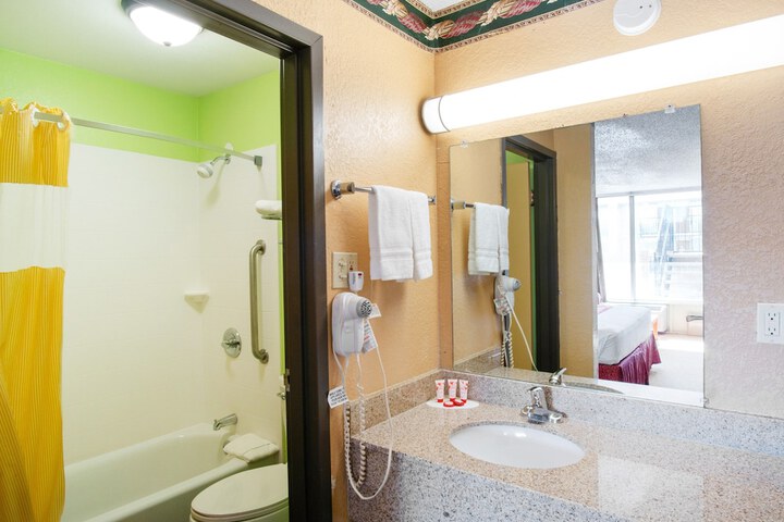 Room 18 of 25