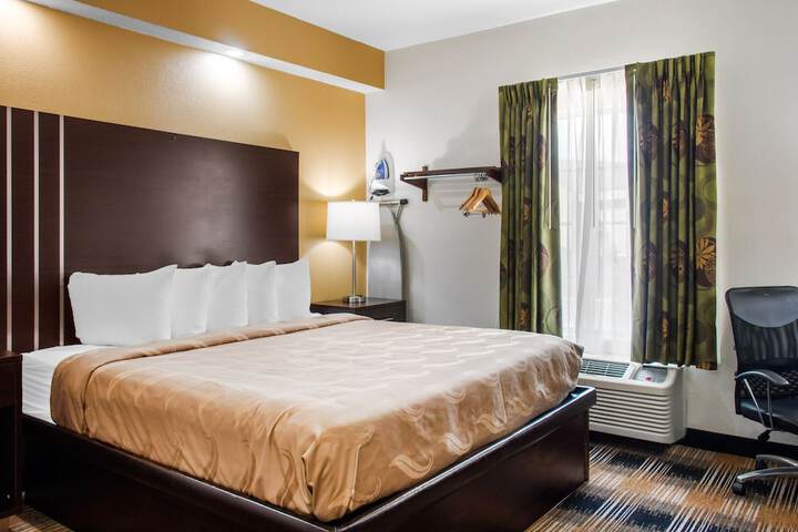 Room 27 of 34