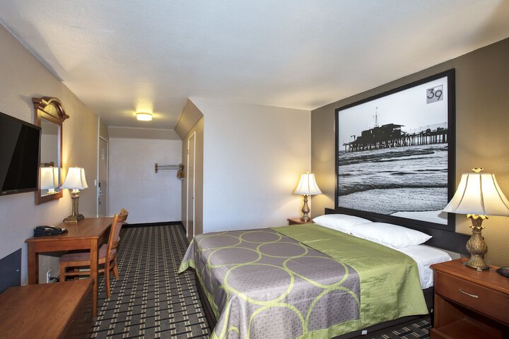 Room 8 of 24