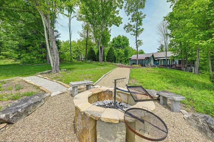 On 22 Acres: Cullowhee Craftsman Home w / Mtn Views