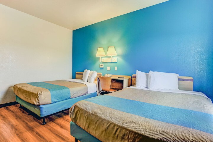 Room 10 of 27