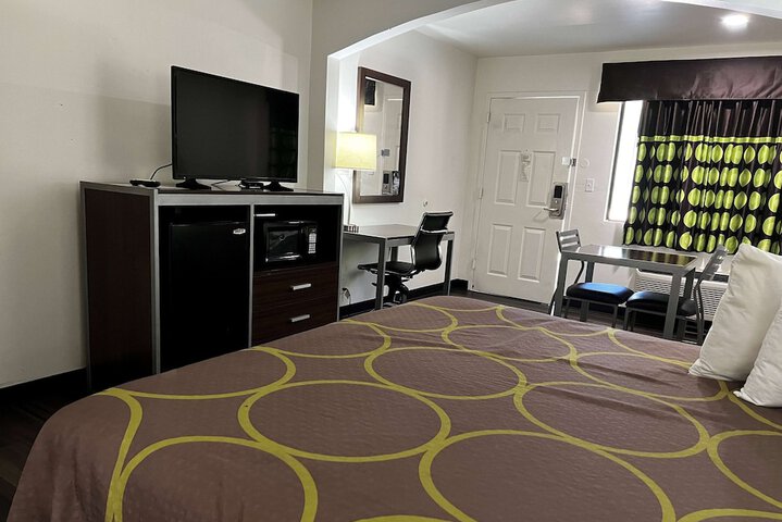 Super 8 by Wyndham Slidell