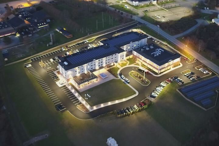 Wyndham Newport Hotel