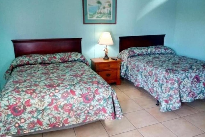 Skylark Motel