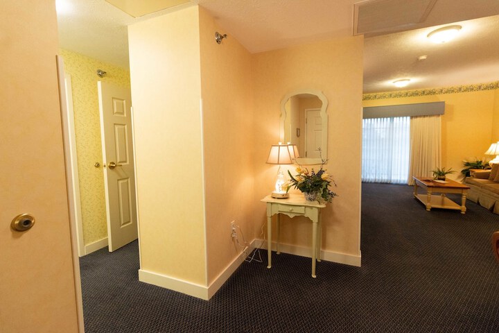 Room 33 of 77